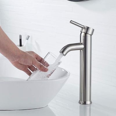 熱く、冷たい洗面器のコックを電気めっきする無鉛単一のレバーの洗面器のミキサー