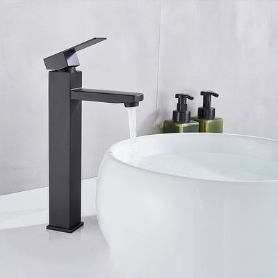 注文の電気版の皿の洗浄コックの正方形の無鉛黒い浴室の洗面器の蛇口